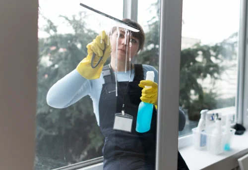 Nettoyage de vitres intérieures et extérieures à Brennes